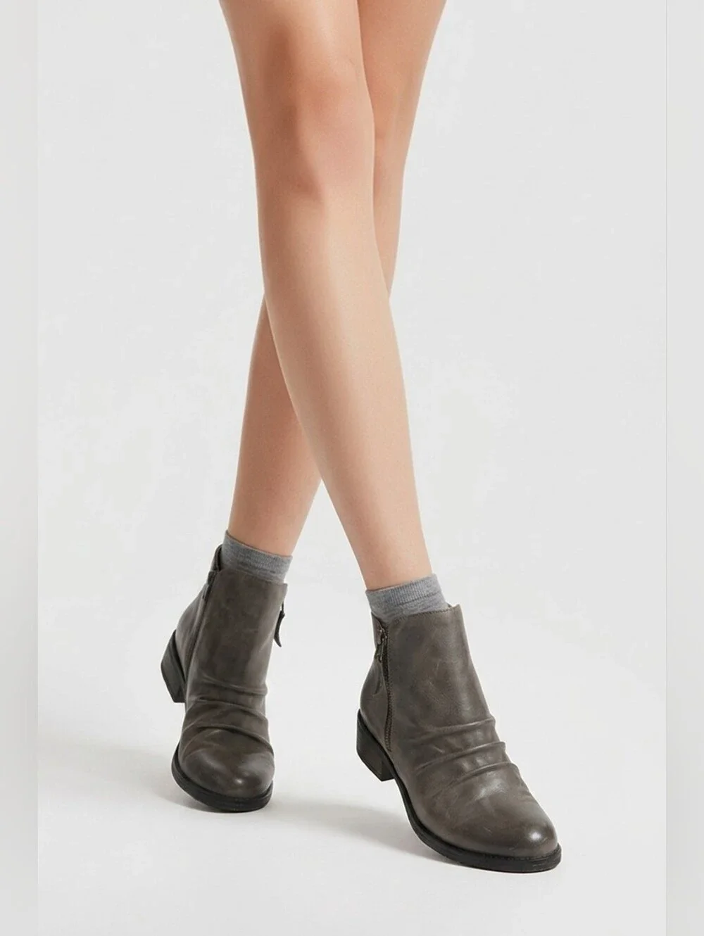 NWT  The boots are Aetrex Mila Low Boot in Charcoal Grey. Size 8.5
